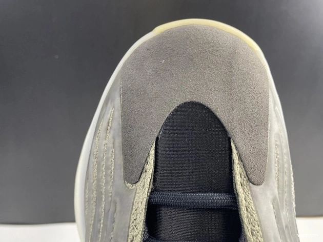 Barium Quantum Yeezy Adidas H68771 1109